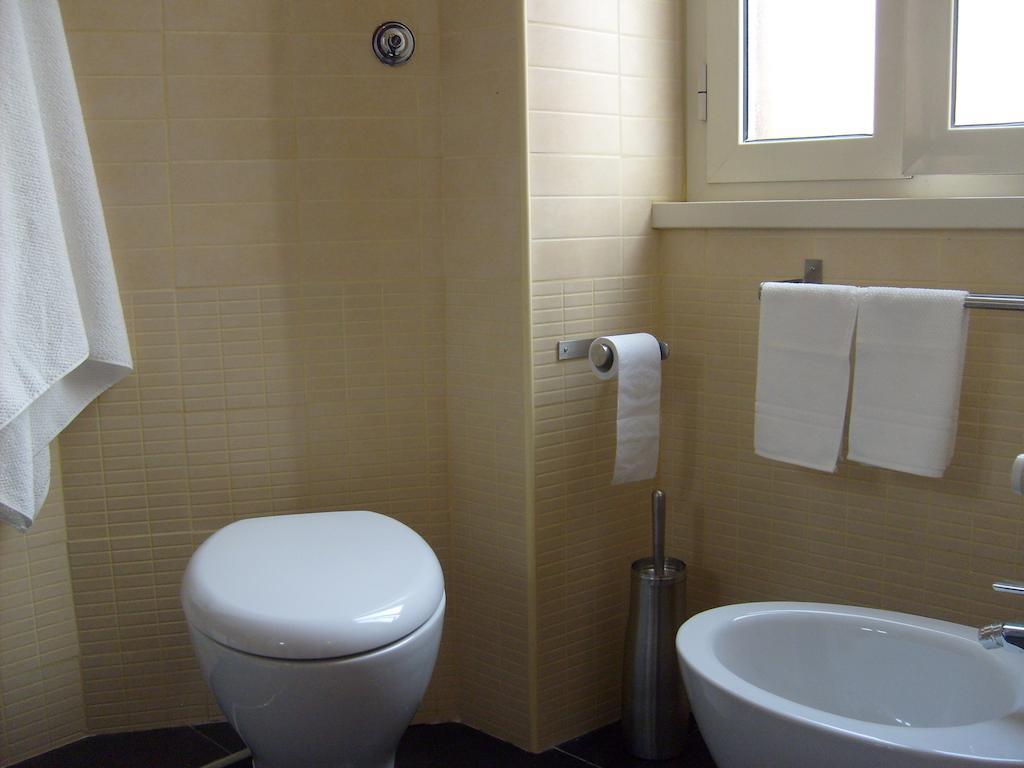 B&B Al Numero 4 Rome Bagian luar foto